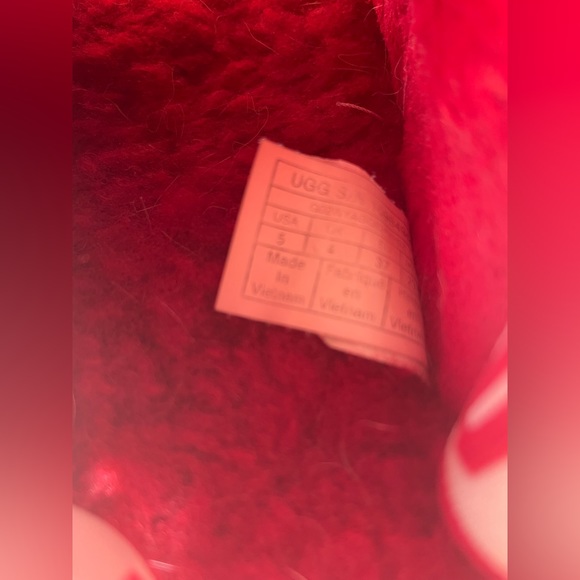 ❤️❣️ Ugg Red slides “Fluff Yeah” style Uggs❣️❤️ - Picture 2 of 11